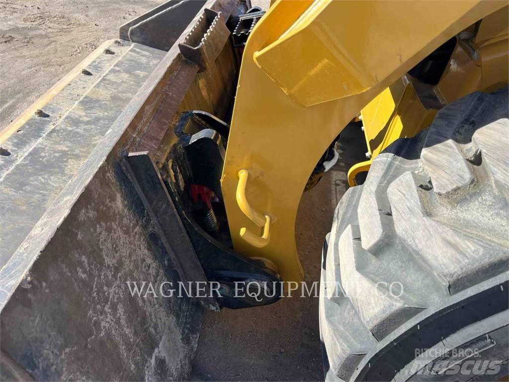 CAT 242D3 Skid steer mini utovarivači