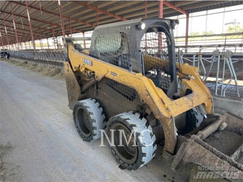 CAT 242D3 Skid steer mini utovarivači