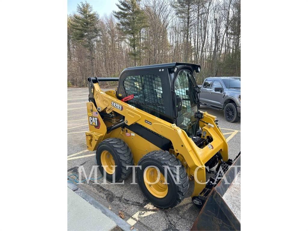 CAT 242D3 Skid steer mini utovarivači