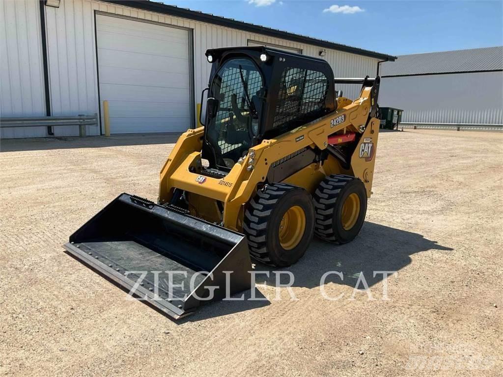 CAT 242D3 Skid steer mini utovarivači