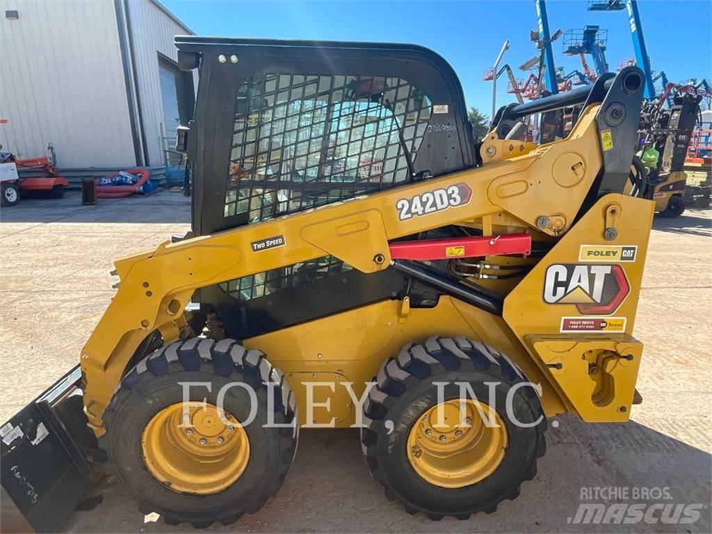 CAT 242D3 Skid steer mini utovarivači