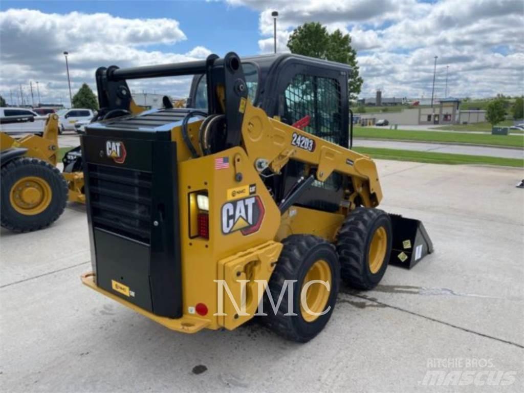 CAT 242D3 Skid steer mini utovarivači
