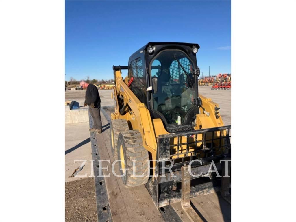 CAT 242D3 Skid steer mini utovarivači