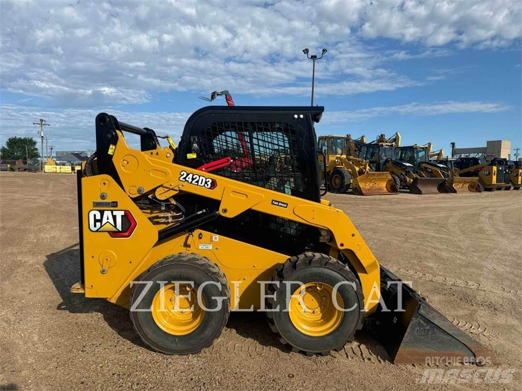 CAT 242D3 Skid steer mini utovarivači