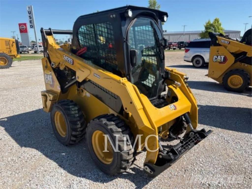 CAT 242D3 Skid steer mini utovarivači