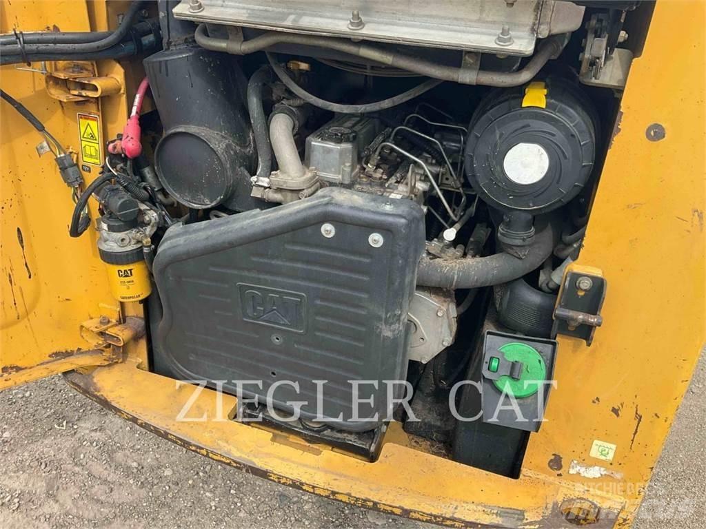 CAT 262C Skid steer mini utovarivači