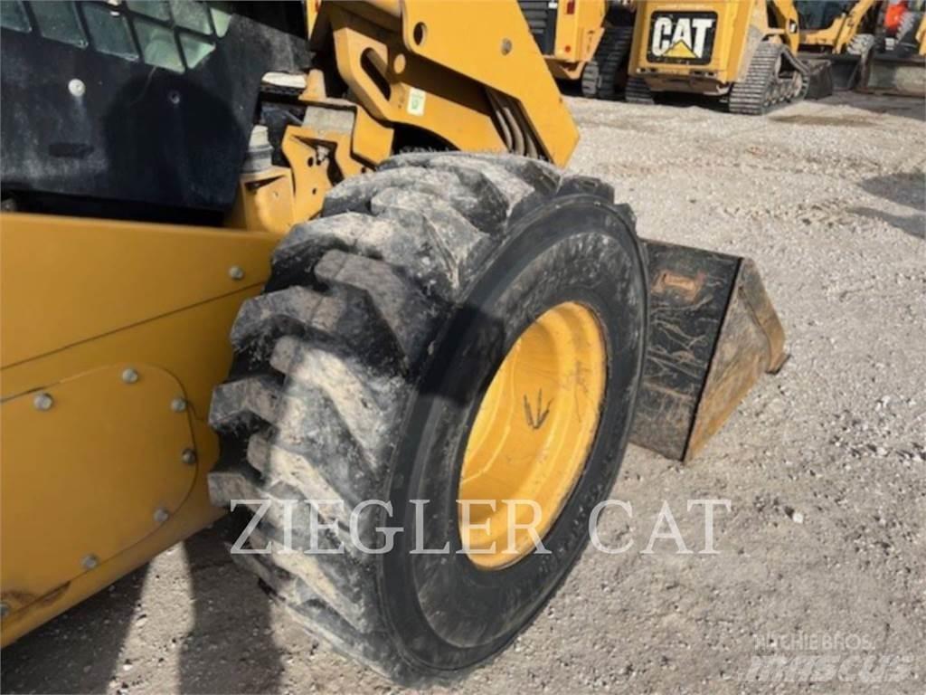 CAT 272D2 Skid steer mini utovarivači