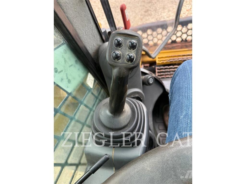 CAT 272D2 Skid steer mini utovarivači