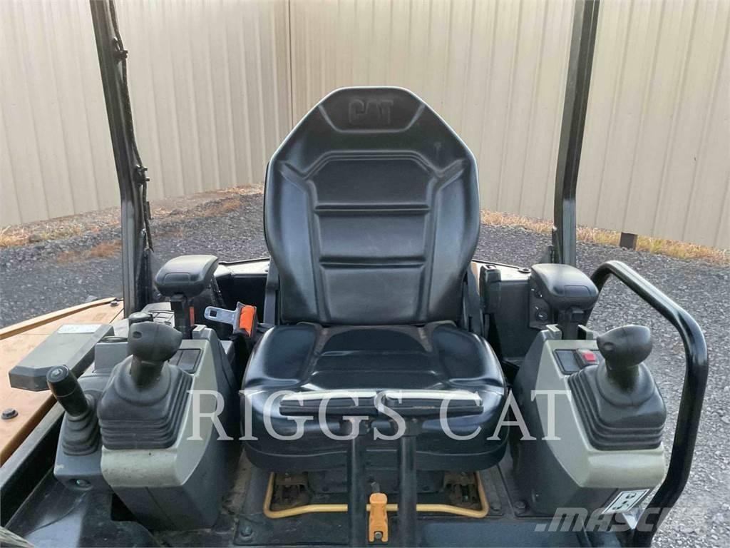 CAT 302.7 Bageri guseničari