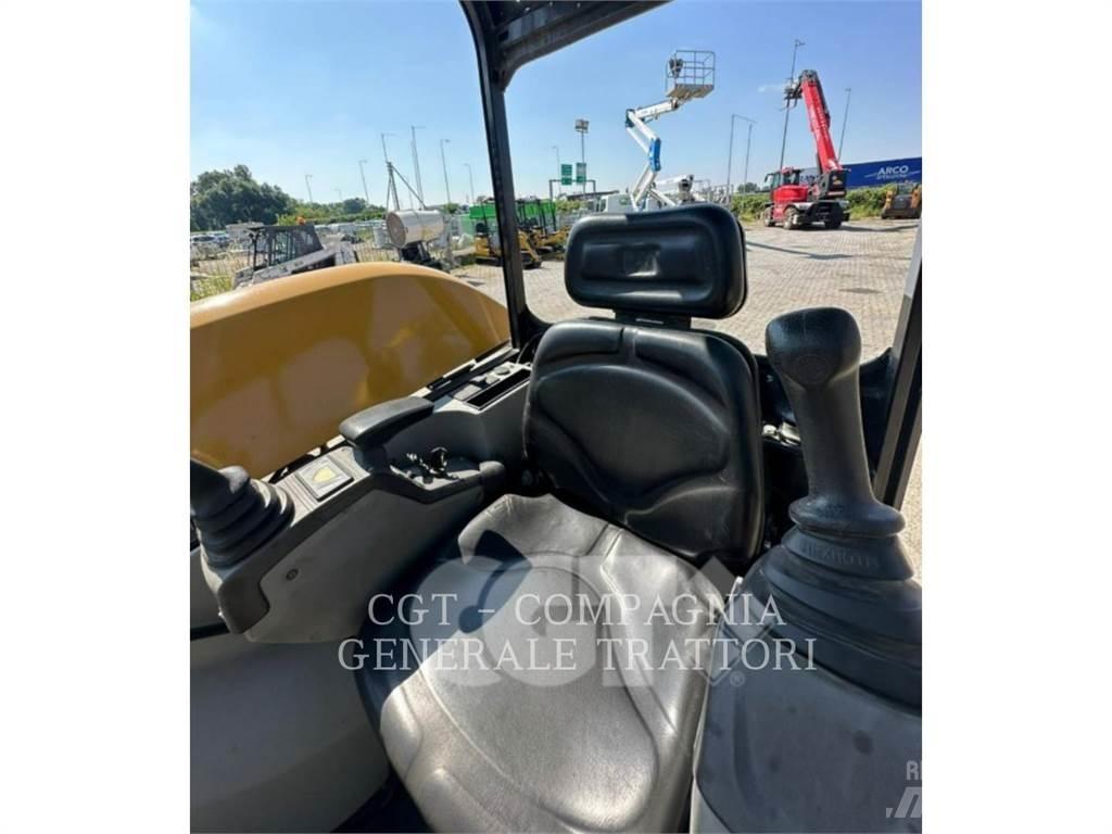 CAT 302.7DCR Bageri guseničari