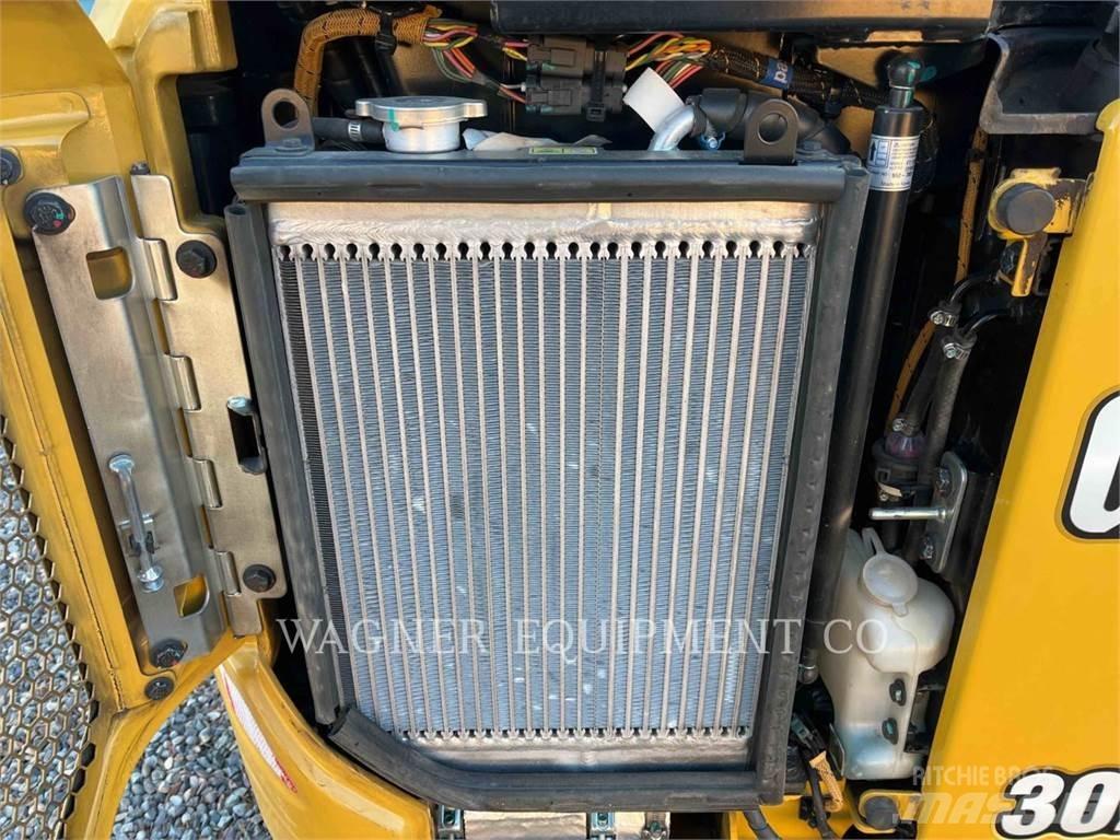 CAT 302 CR THB Bageri guseničari