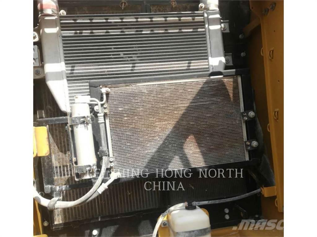 CAT 320D2 Bageri guseničari