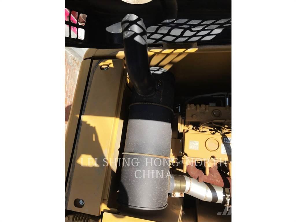 CAT 320D2 Bageri guseničari