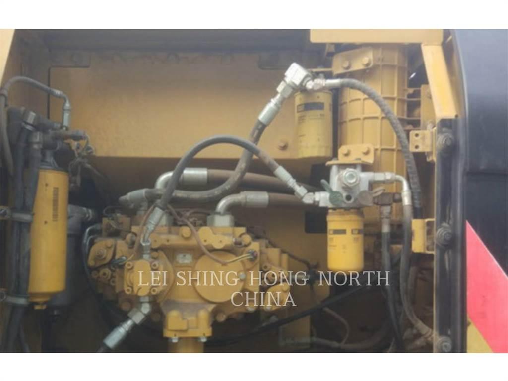 CAT 320D2 Bageri guseničari