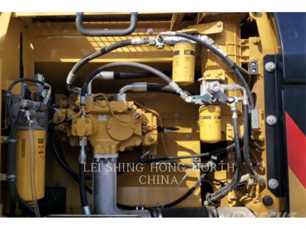 CAT 326D2L Bageri guseničari