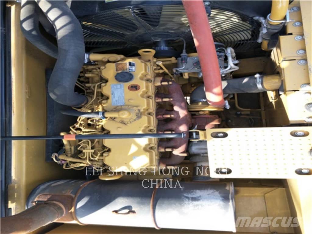 CAT 326D2L Bageri guseničari