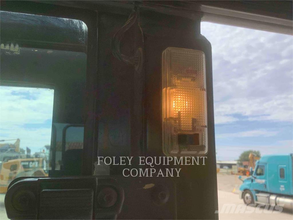 CAT 326FL9 Bageri guseničari