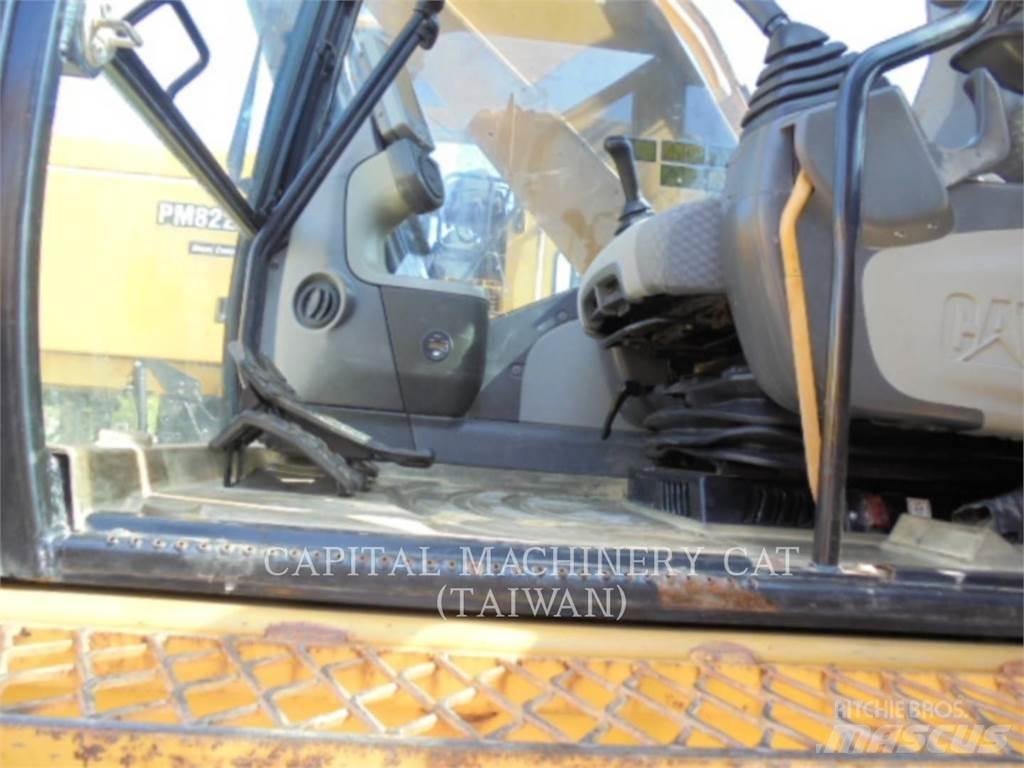 CAT 330D2L Bageri guseničari