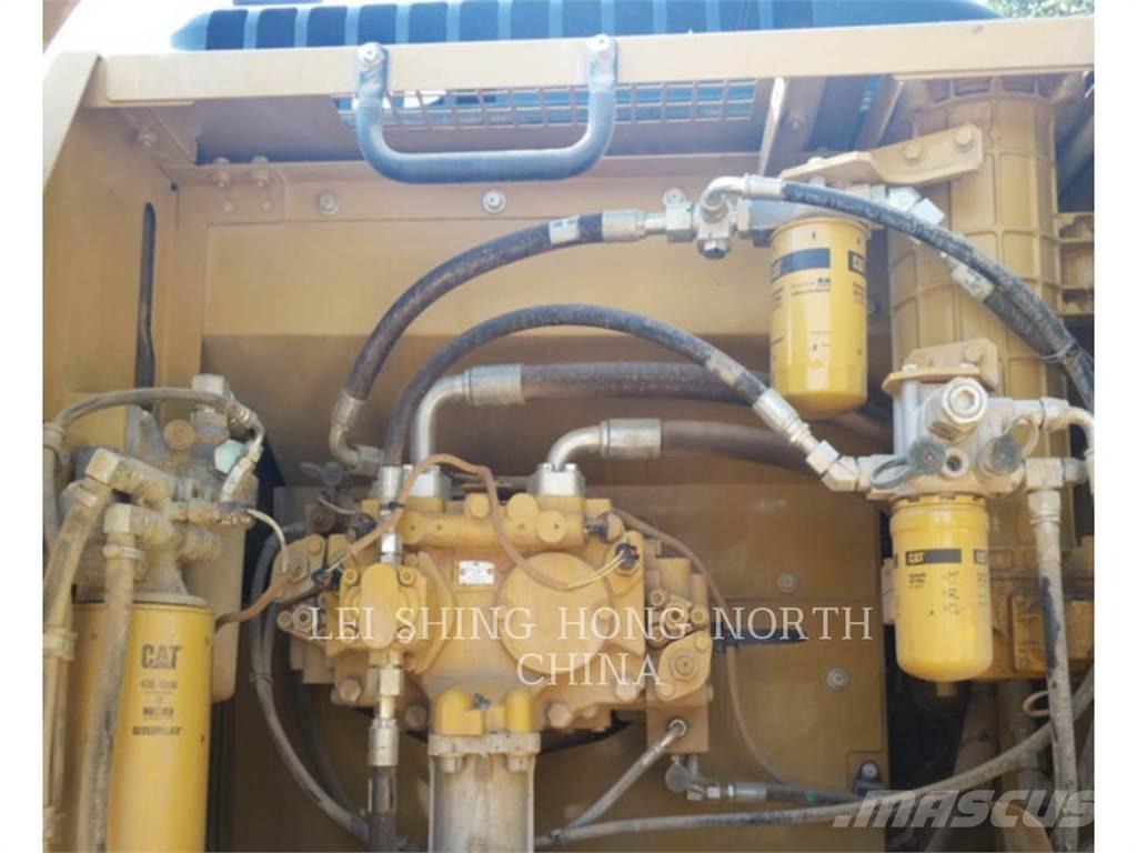 CAT 330D2L Bageri guseničari