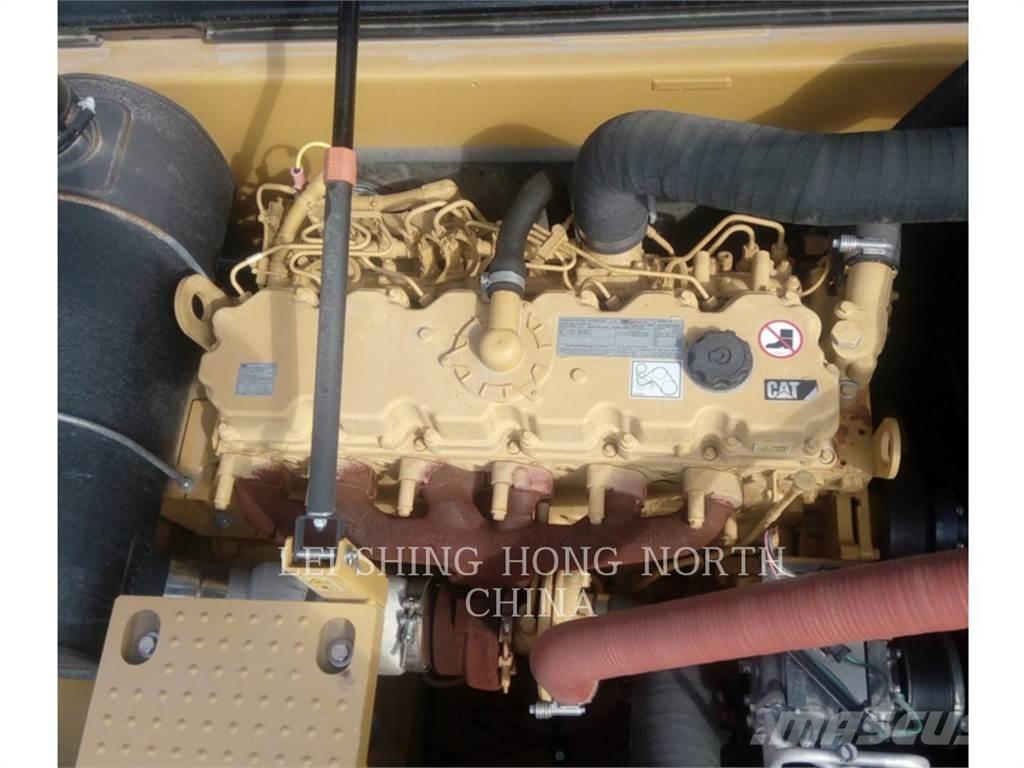 CAT 330D2L Bageri guseničari