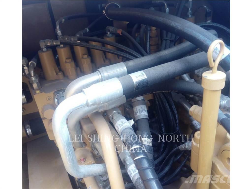 CAT 330D2L Bageri guseničari