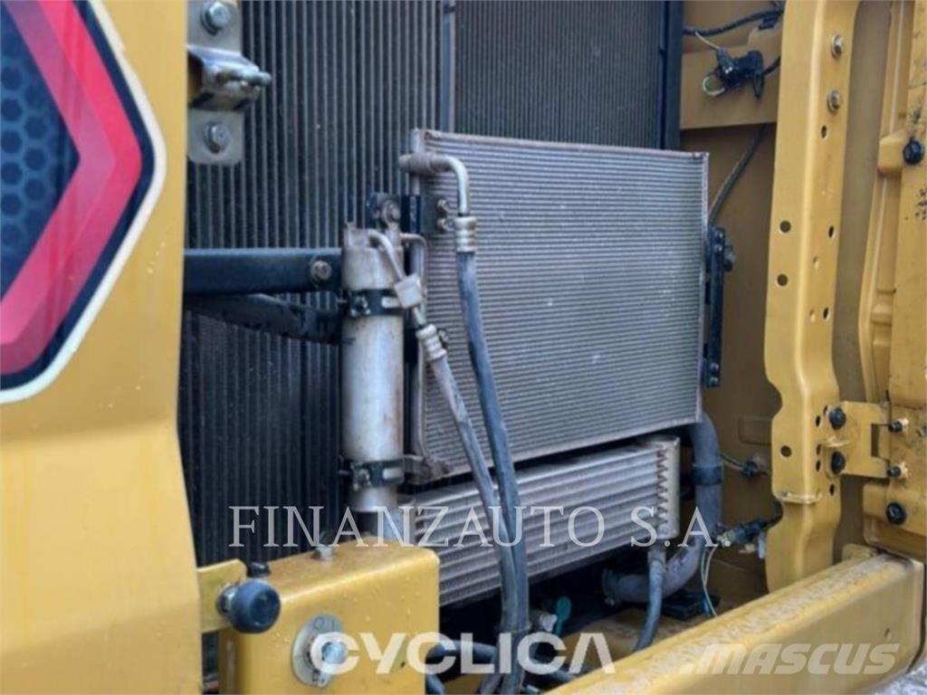 CAT 330GC Bageri guseničari