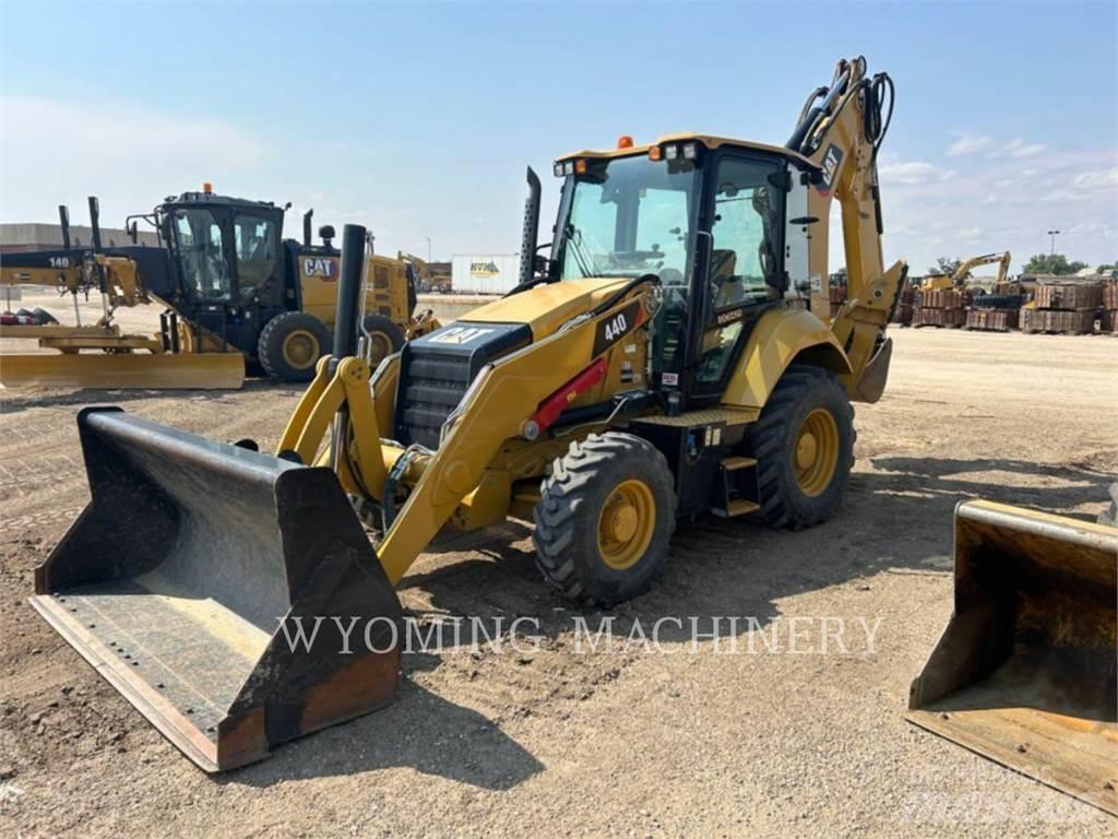 CAT 440 Rovokopači