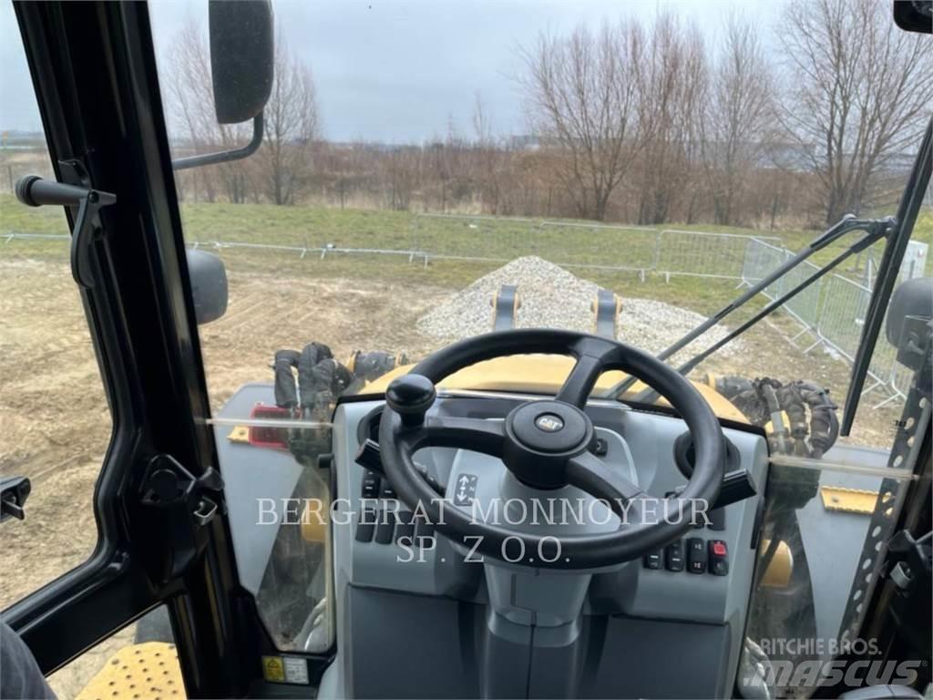 CAT 444F2 Rovokopači