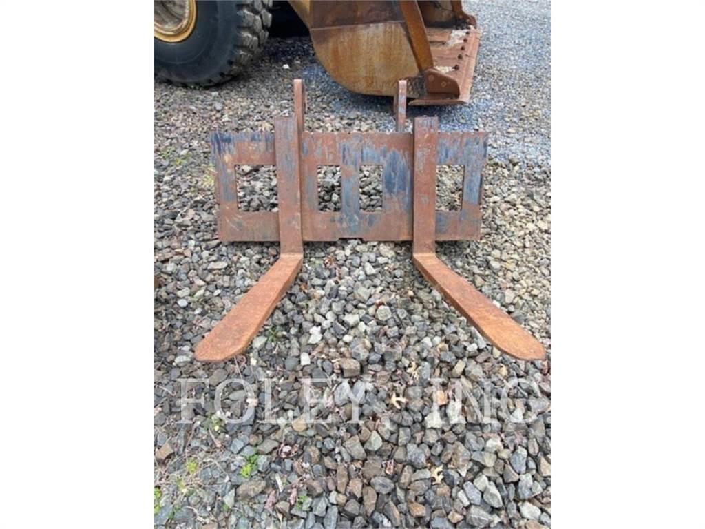 CAT 48 PALLET FORKS Građevinarske viljuške