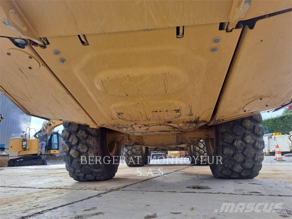 CAT 730 Zglobni damperi