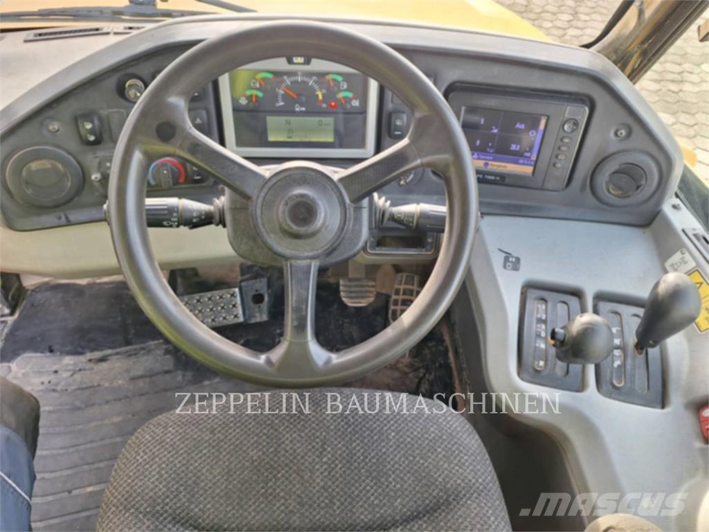 CAT 735B Zglobni damperi