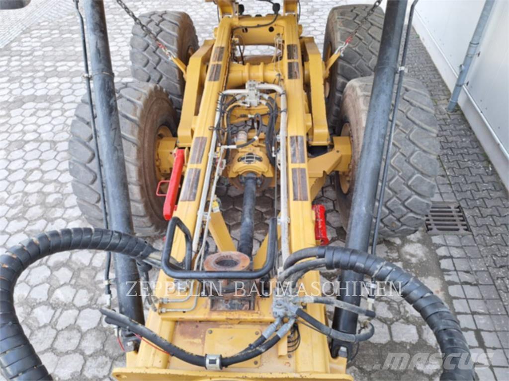 CAT 735B Zglobni damperi