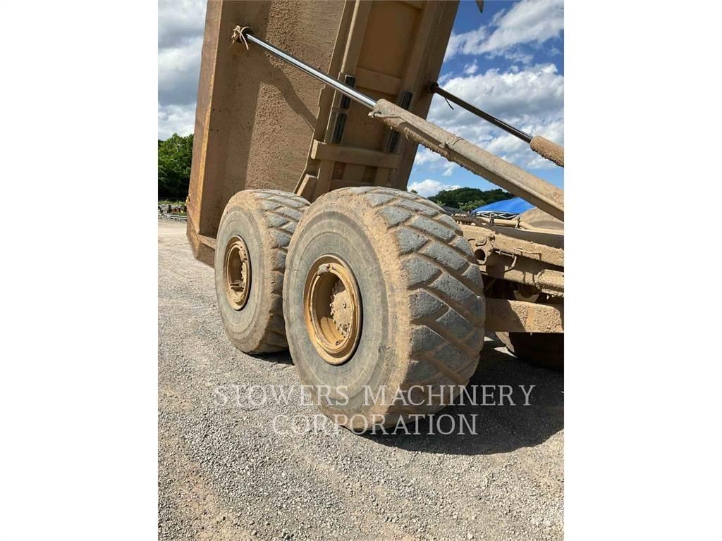 CAT 740B Zglobni damperi