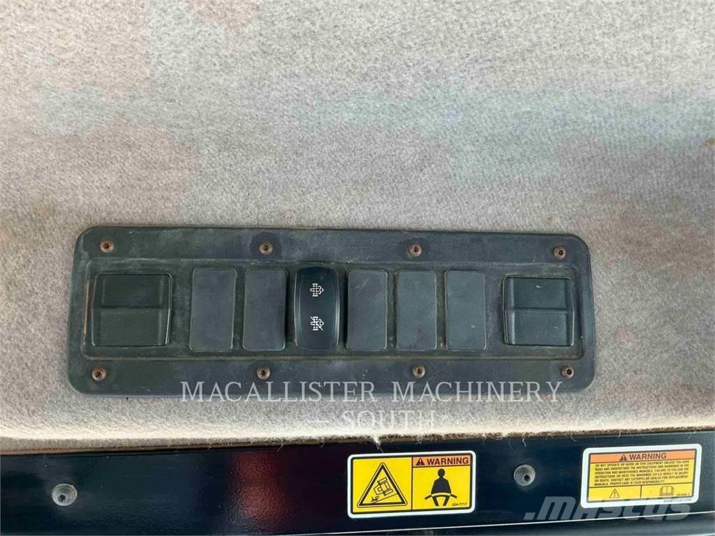 CAT 740B Zglobni damperi