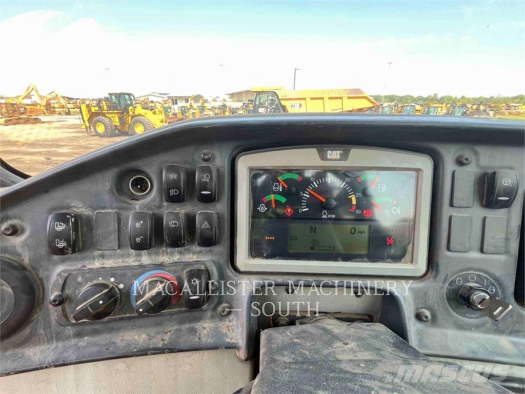 CAT 740B Zglobni damperi