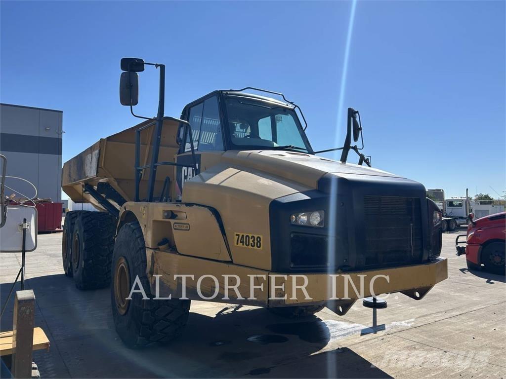 CAT 740B Zglobni damperi