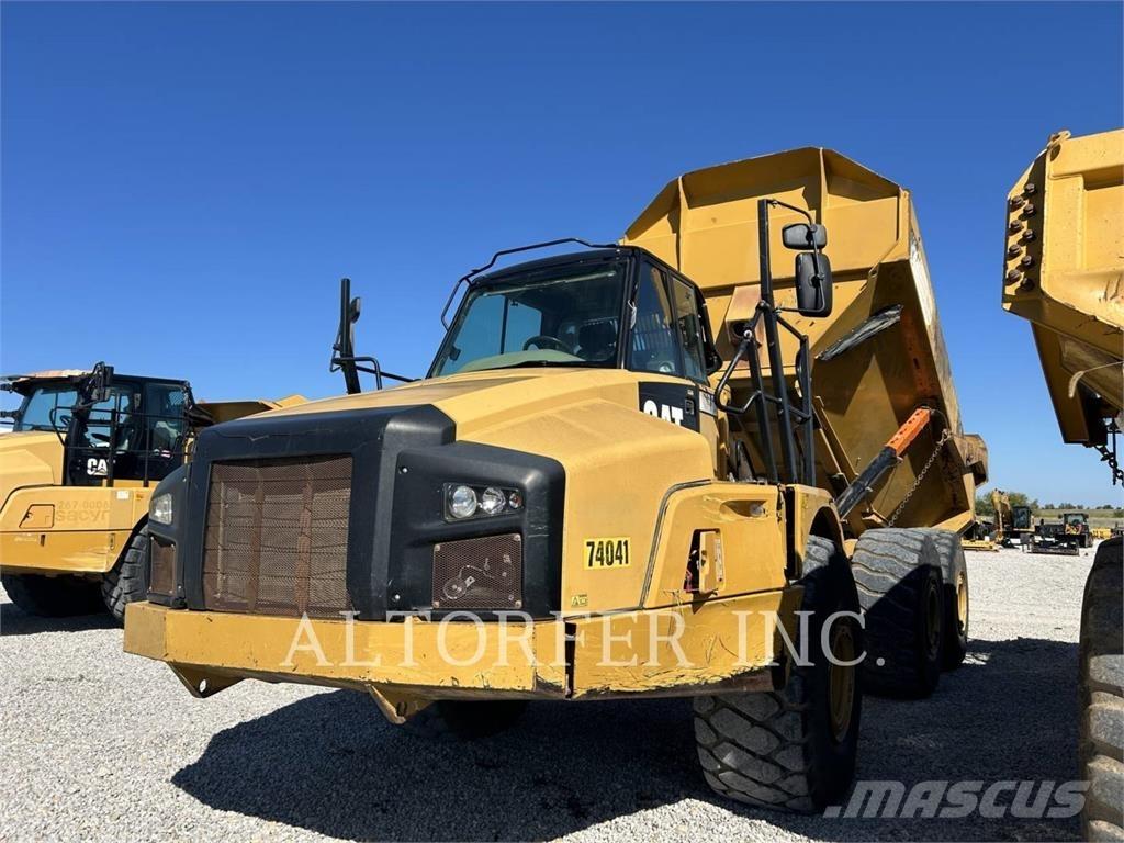 CAT 740B Zglobni damperi