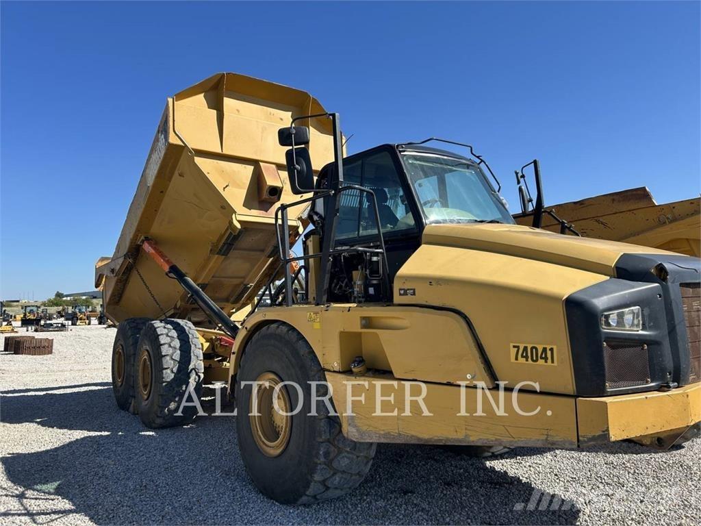 CAT 740B Zglobni damperi