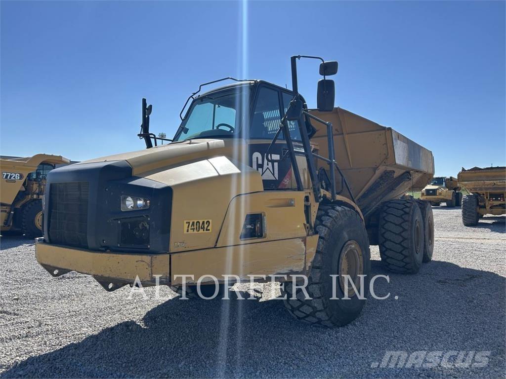 CAT 740B Zglobni damperi