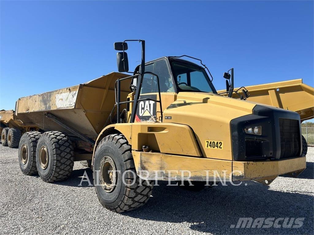 CAT 740B Zglobni damperi