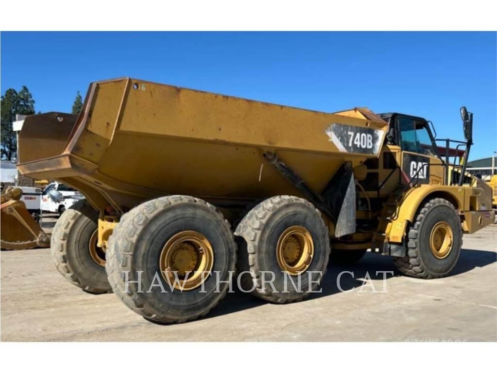 CAT 740B Zglobni damperi