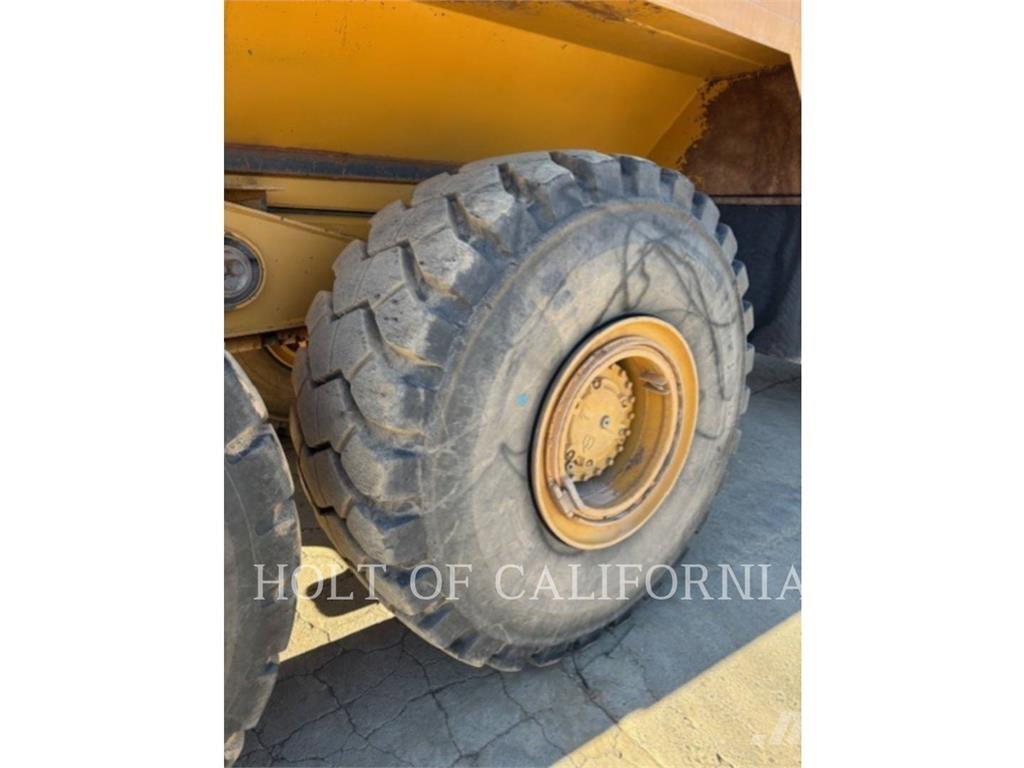 CAT 740B WT Kamioni cisterne