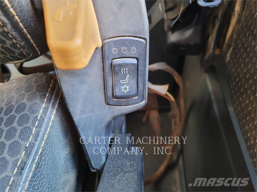 CAT 745 Zglobni damperi