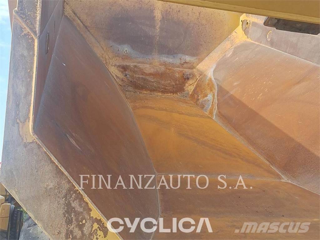 CAT 745 Zglobni damperi