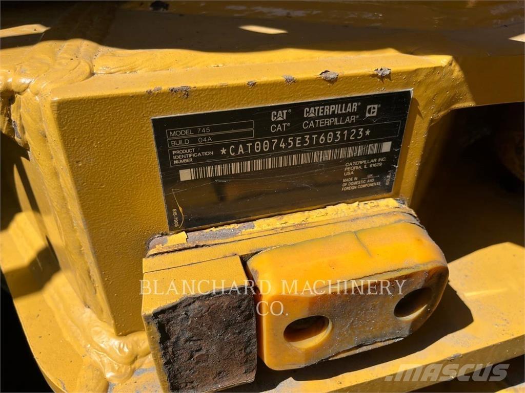 CAT 745 Zglobni damperi