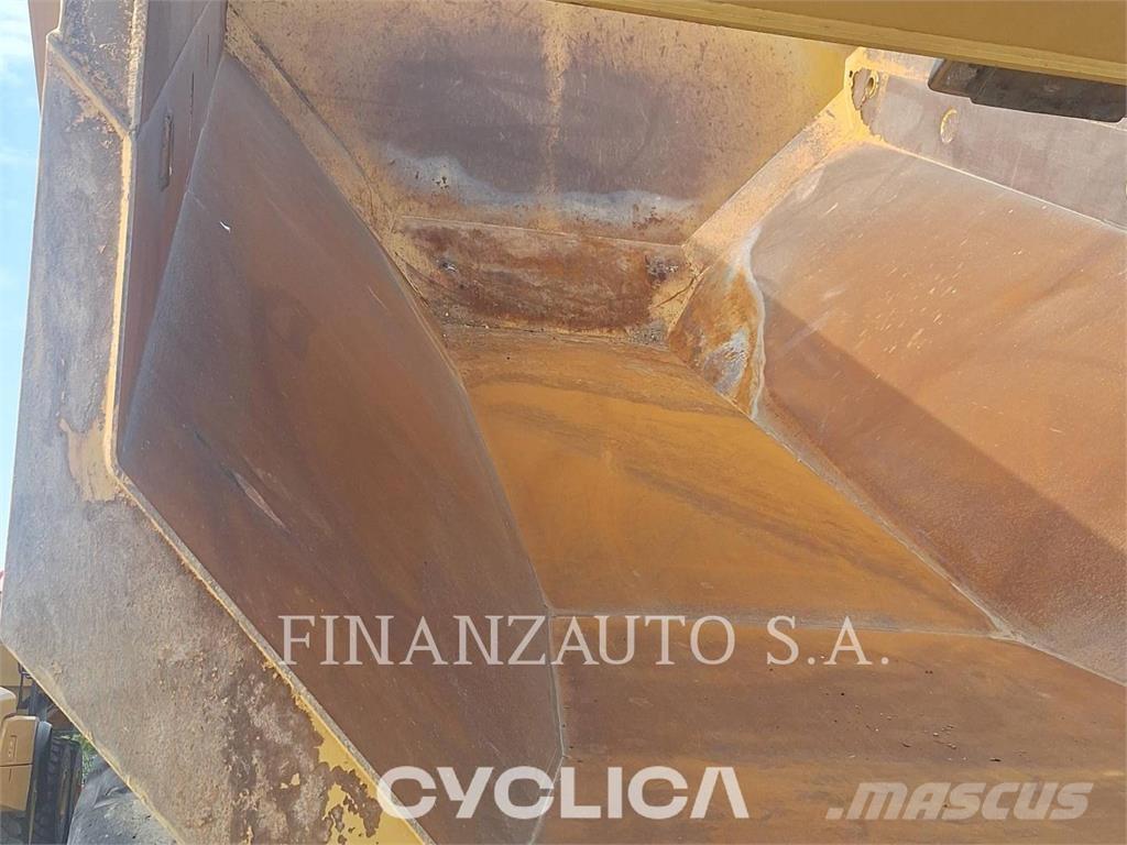 CAT 745 Zglobni damperi