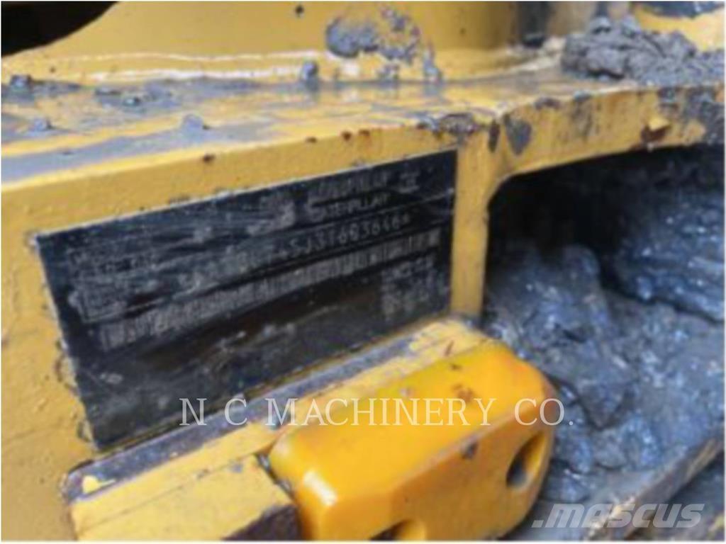 CAT 745 Zglobni damperi