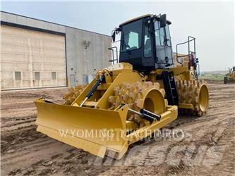 CAT 815 Nabijači zemlje