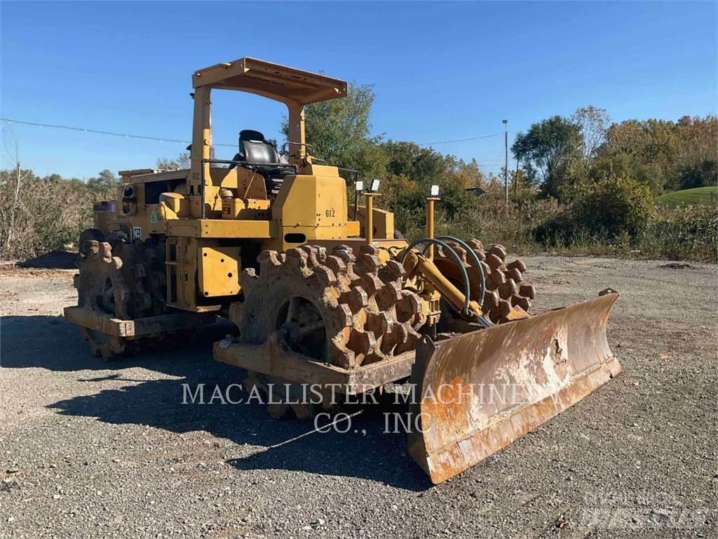 CAT 815 Nabijači zemlje