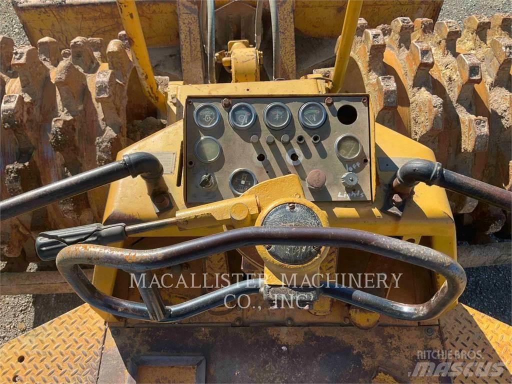 CAT 815 Nabijači zemlje